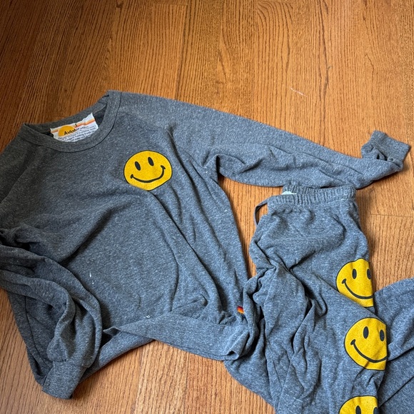 Aviator Nation Gray smiley face Set with